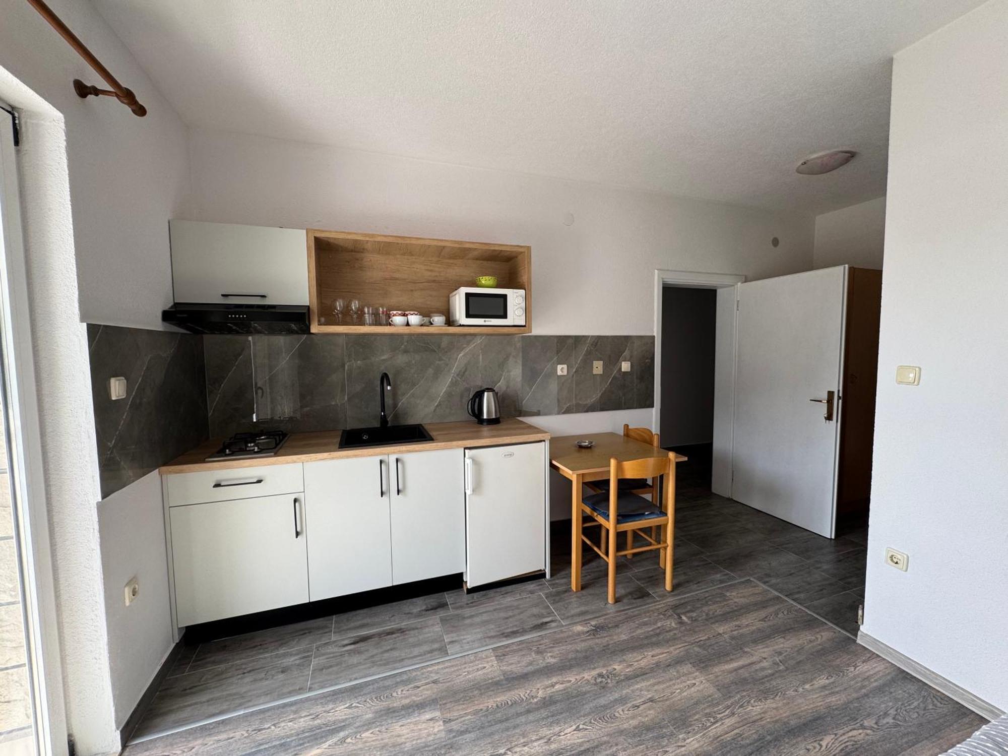 M&i, Free Private Parking Apartma Makarska