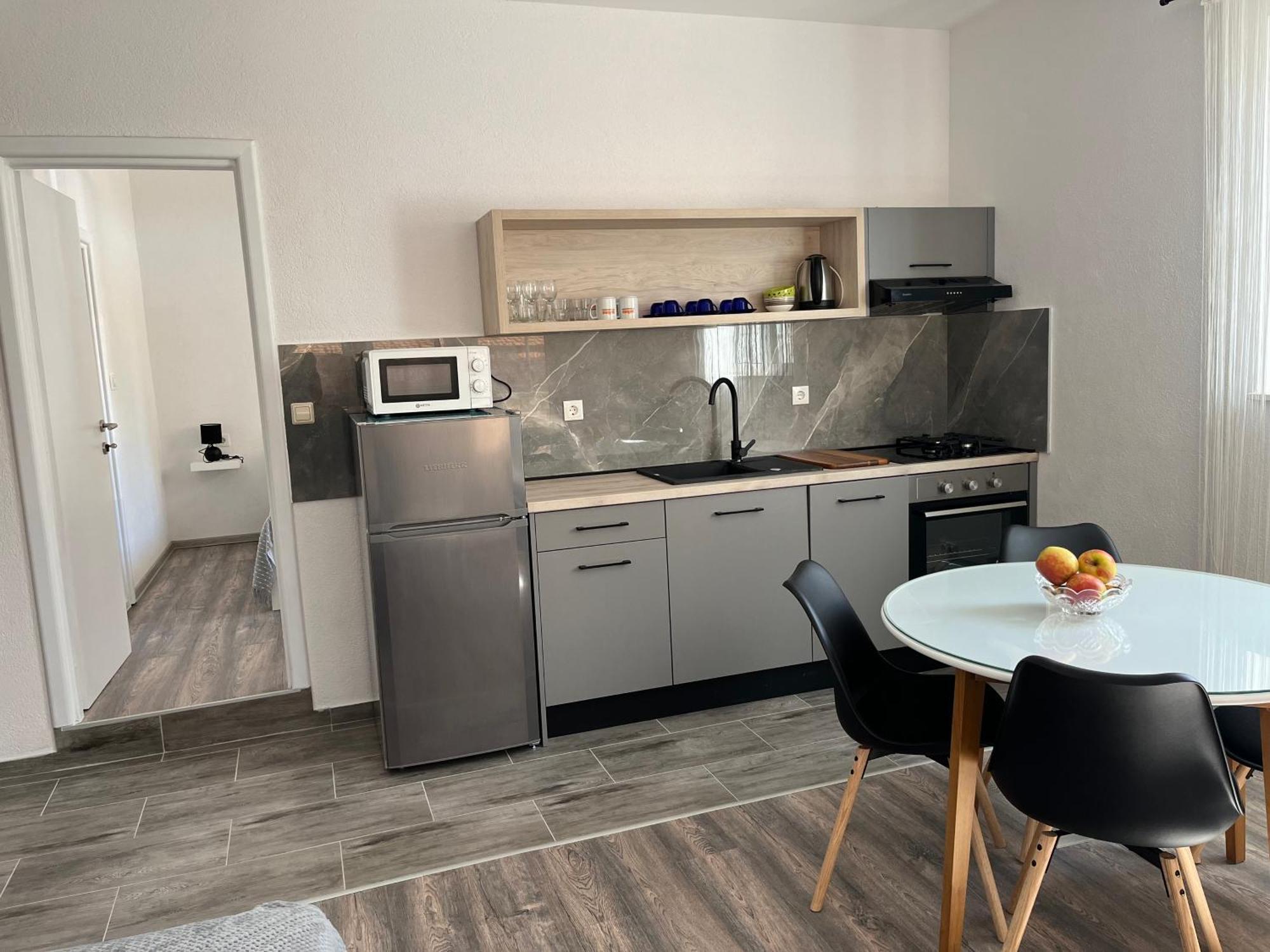 M&i, Free Private Parking Apartment