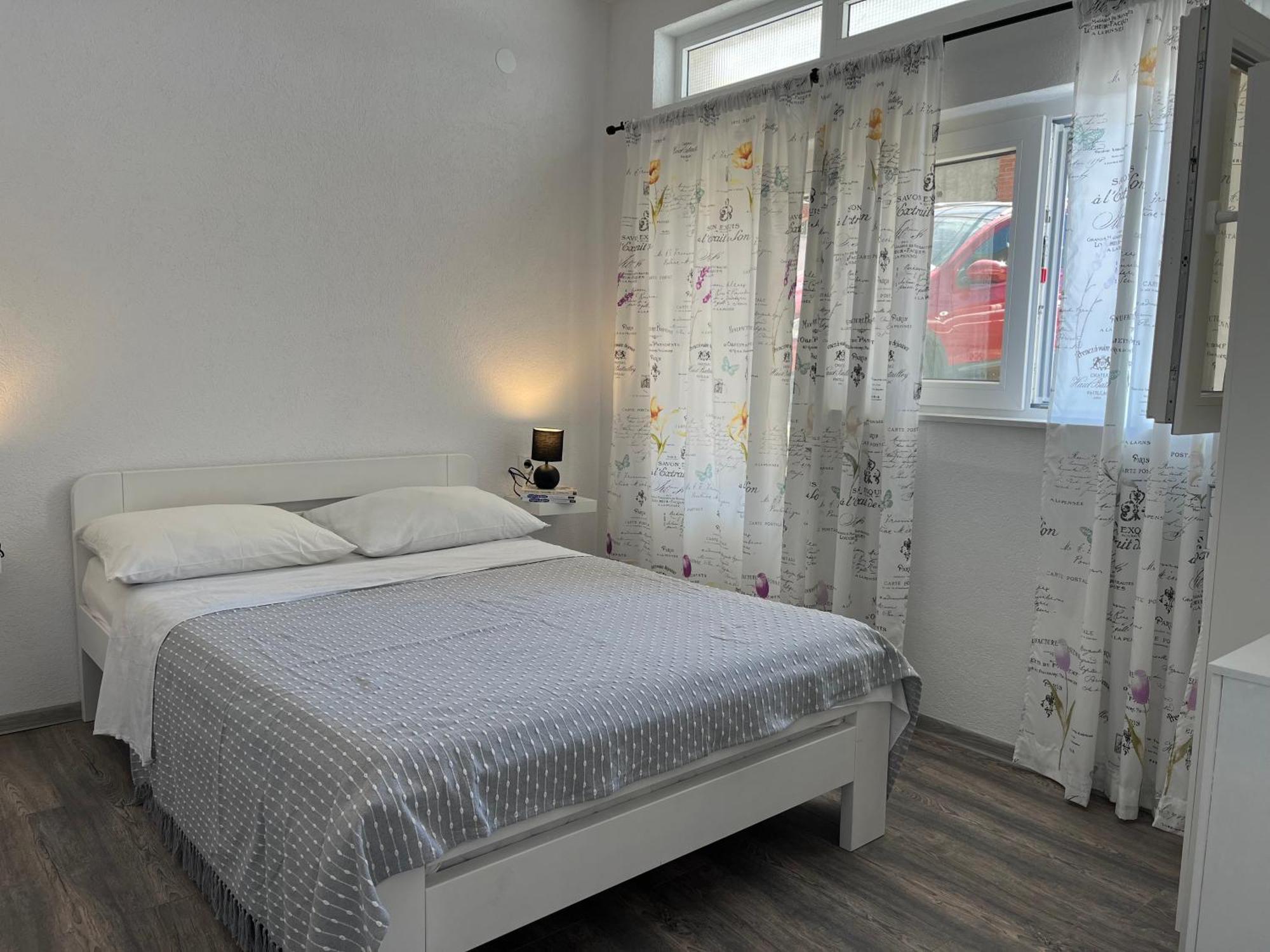 M&i, Free Private Parking Apartment