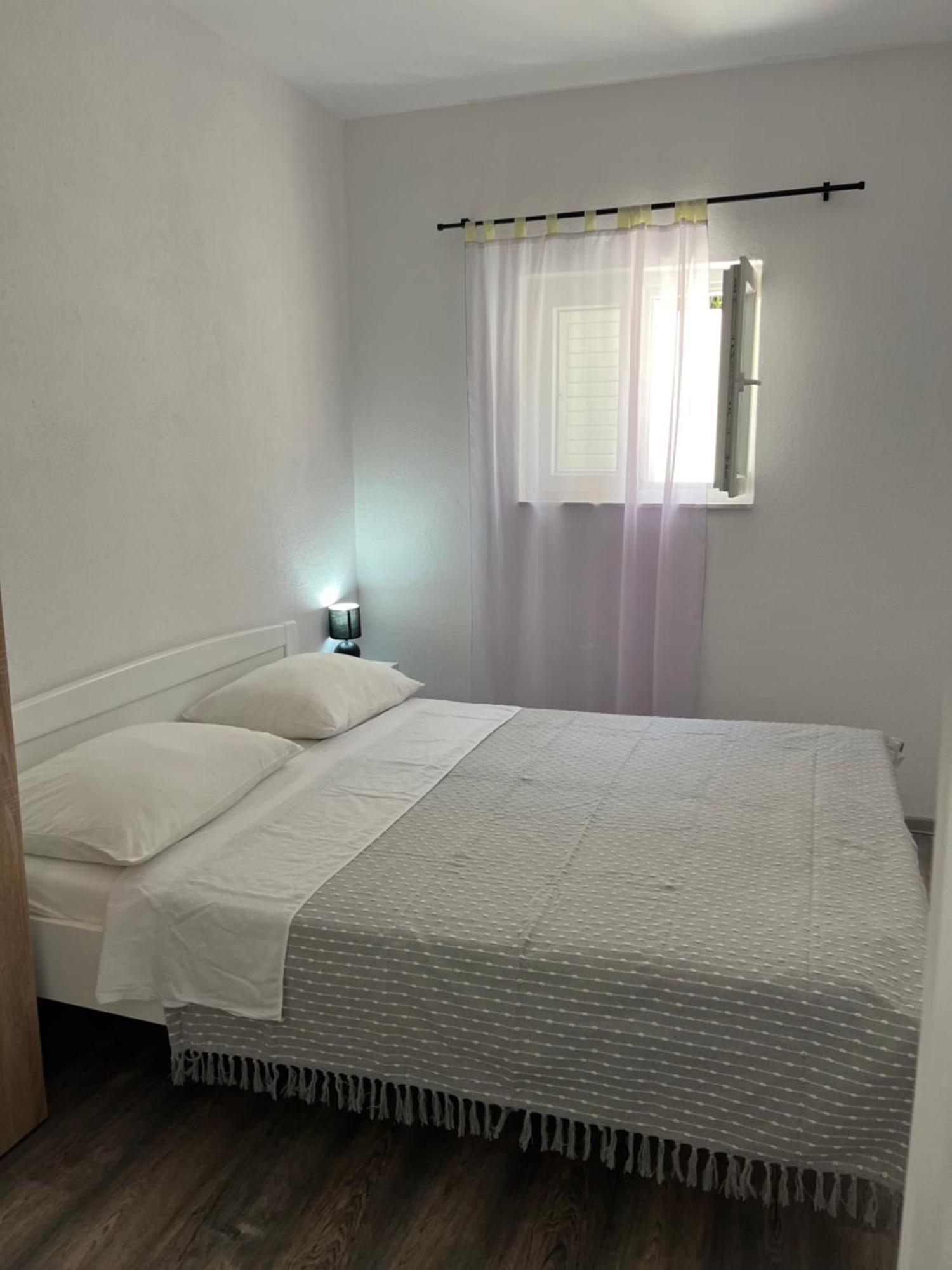 M&i, Free Private Parking Apartment *
