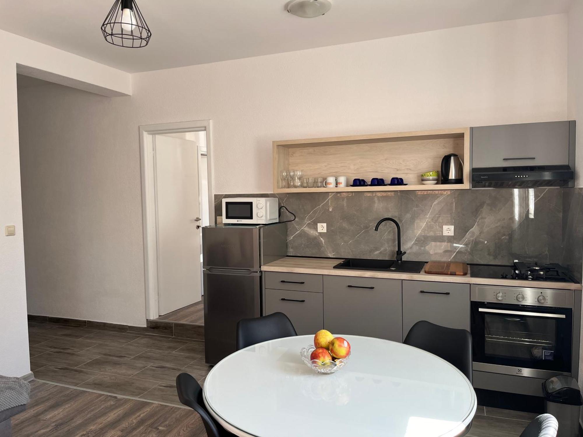 M&i, Free Private Parking Apartment Makarska