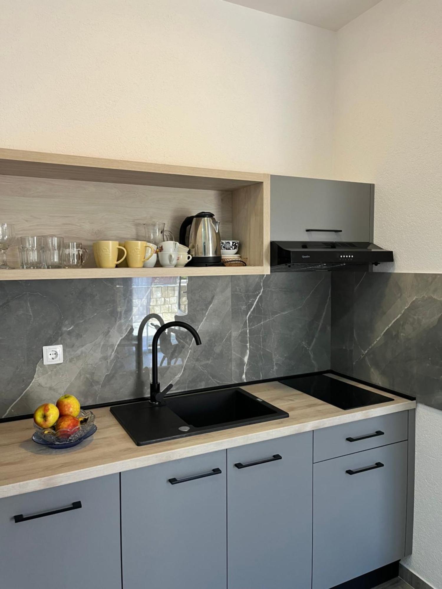 M&i, Free Private Parking Apartment *
