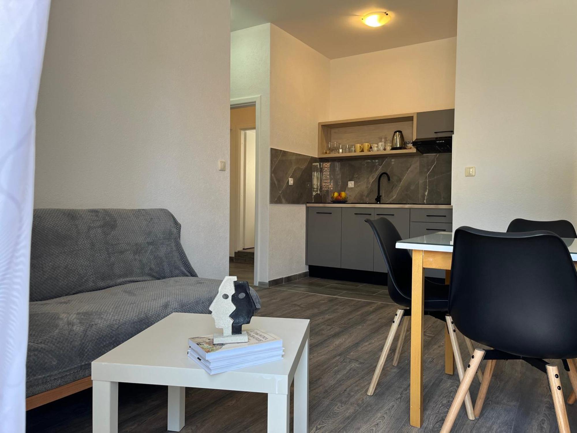 M&i, Free Private Parking * Makarska
