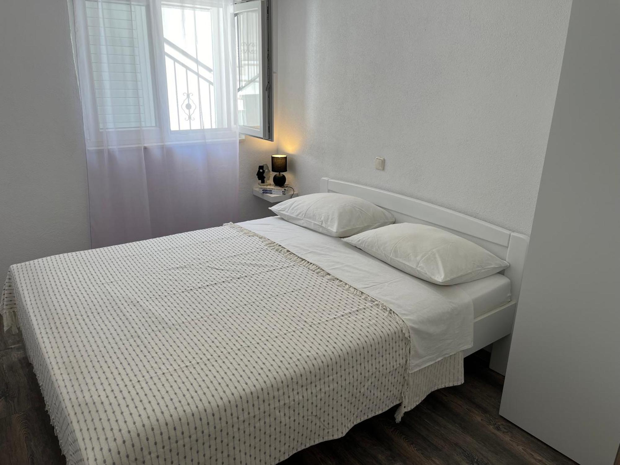 M&i, Free Private Parking Apartment Makarska