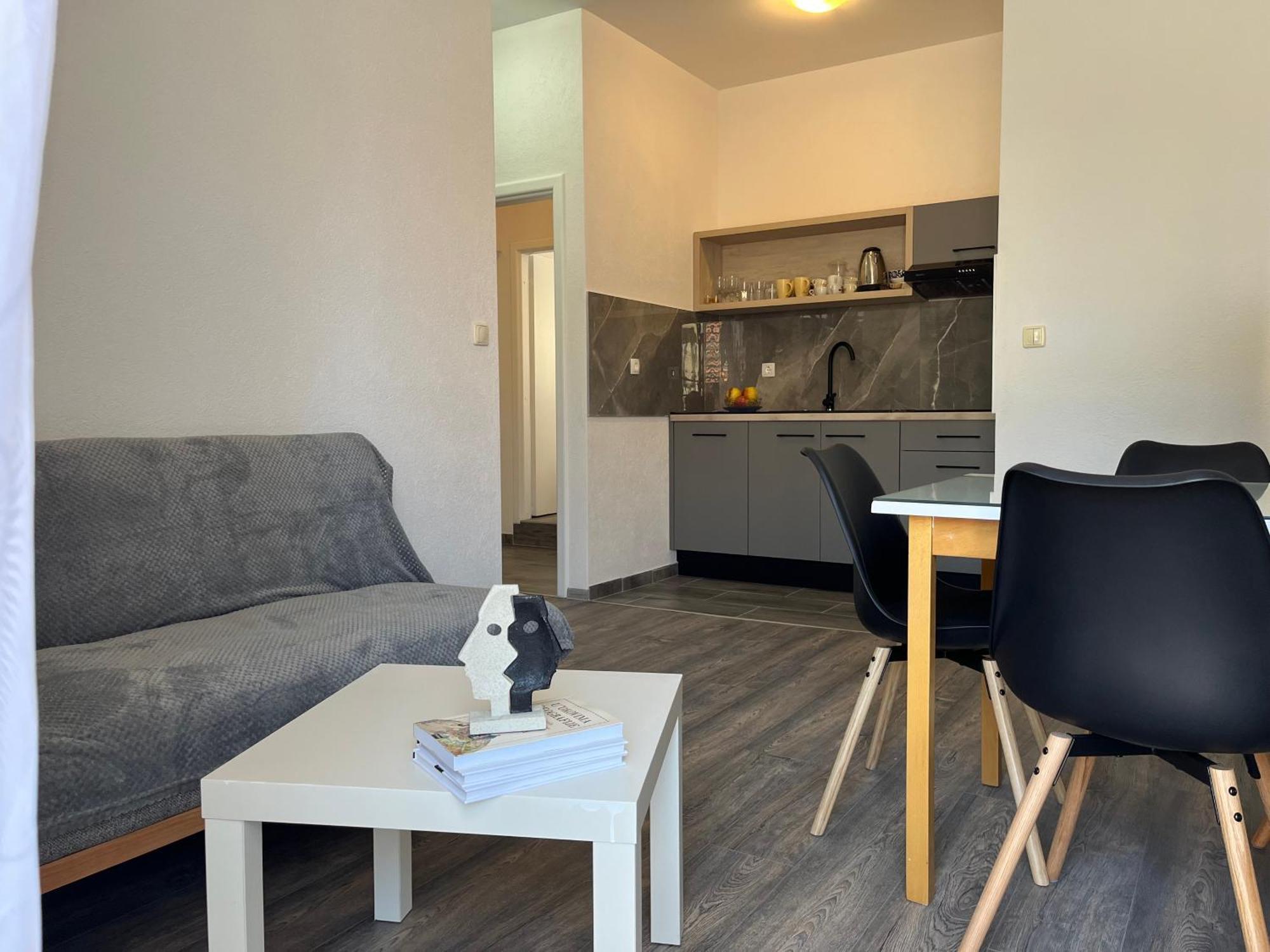M&i, Free Private Parking Apartment