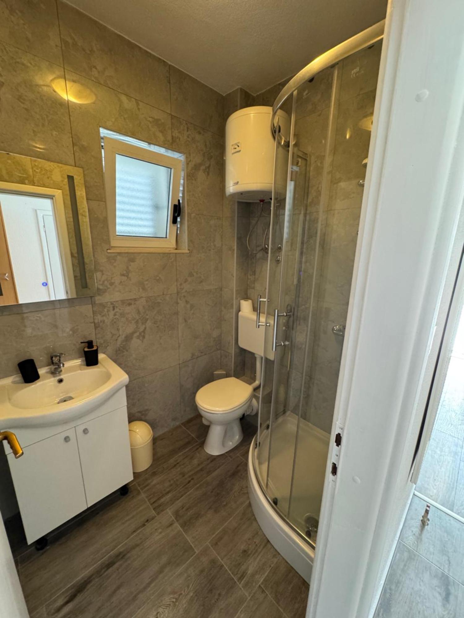 M&i, Free Private Parking Apartment Makarska