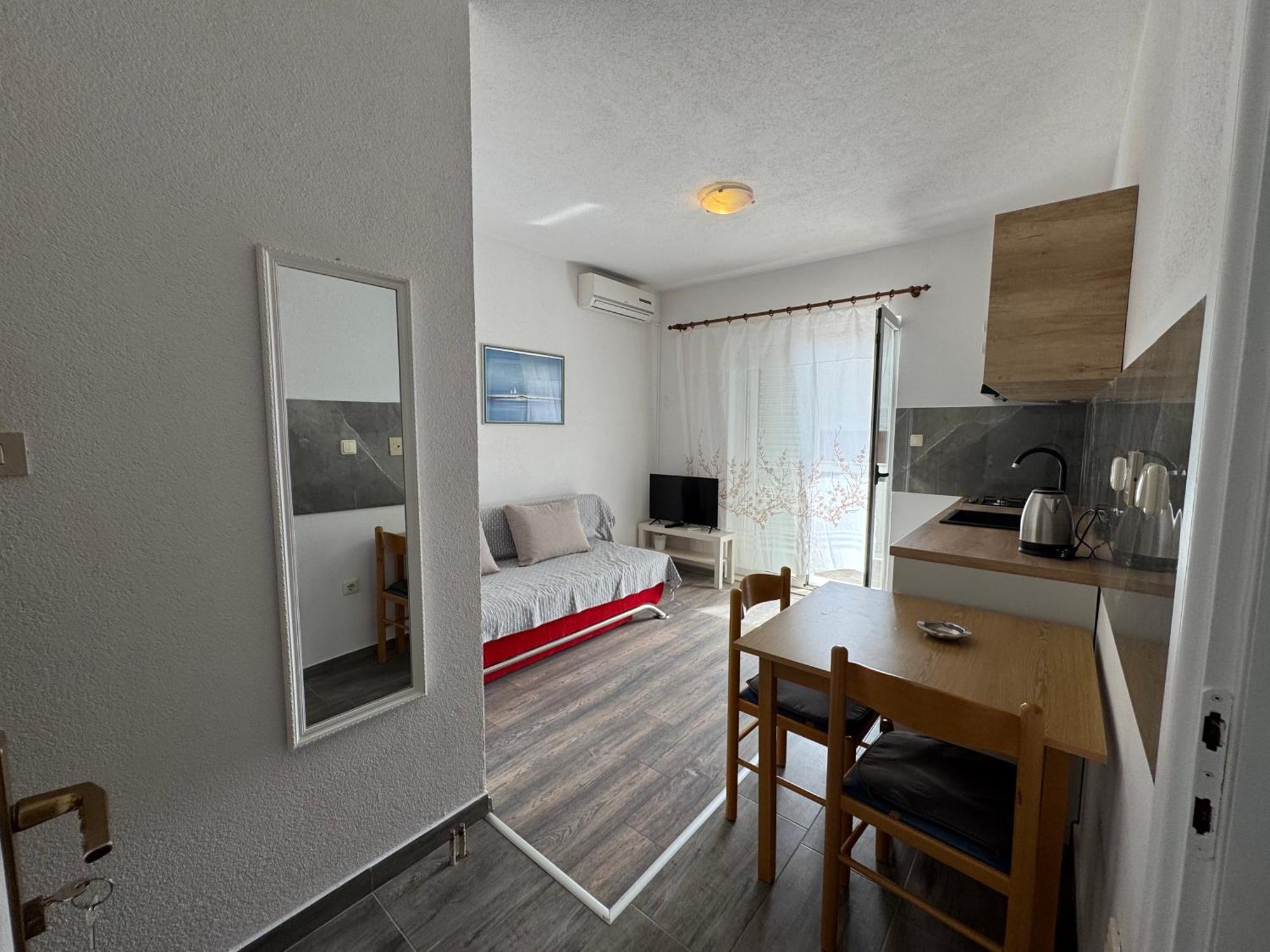 M&i, Free Private Parking Apartment