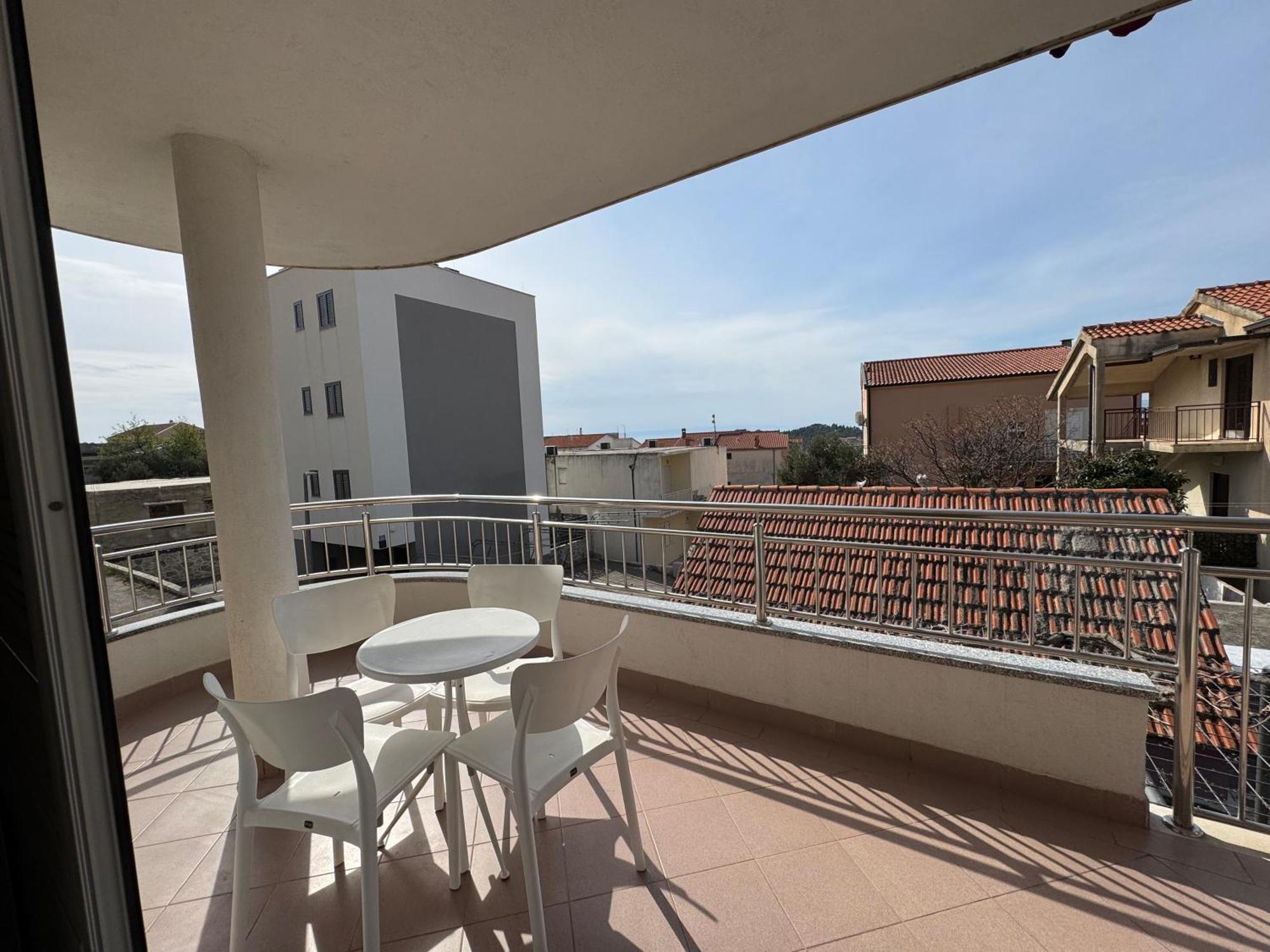 M&i, Free Private Parking Makarska