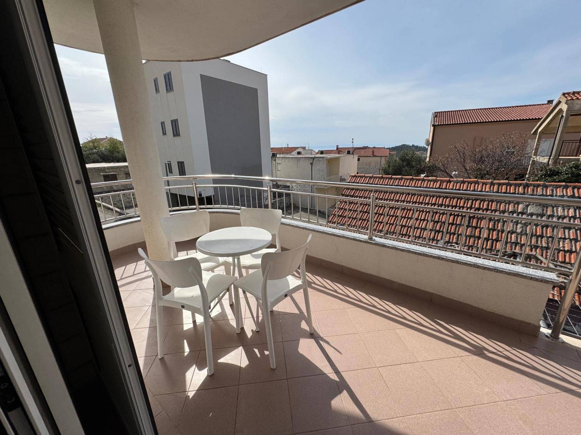 M&i, Free Private Parking Makarska