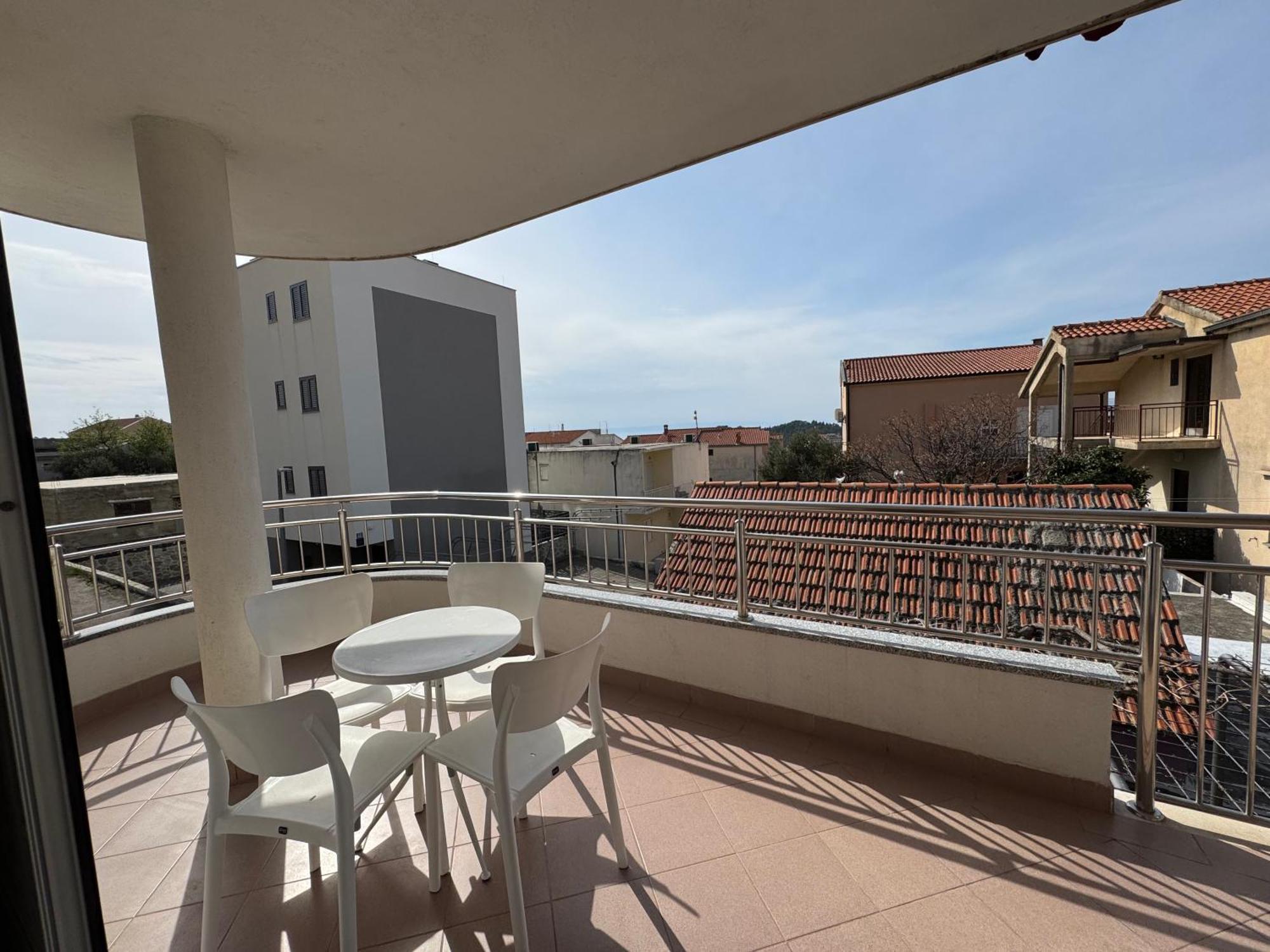 M&i, Free Private Parking Apartment Makarska