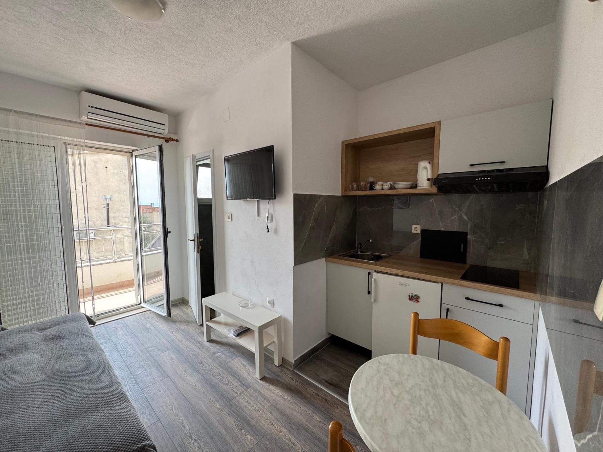 M&i, Free Private Parking Apartment