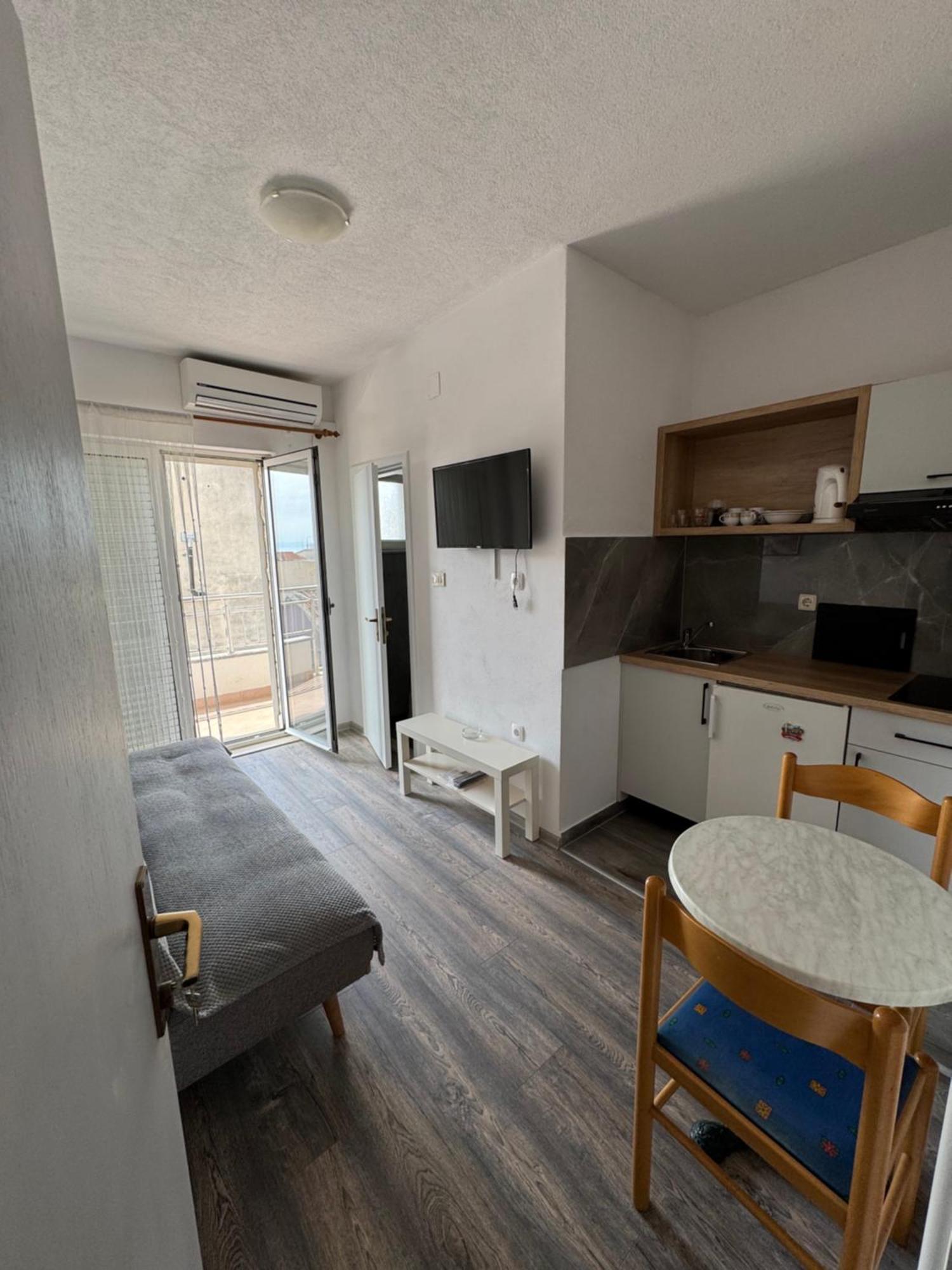 M&i, Free Private Parking Apartment